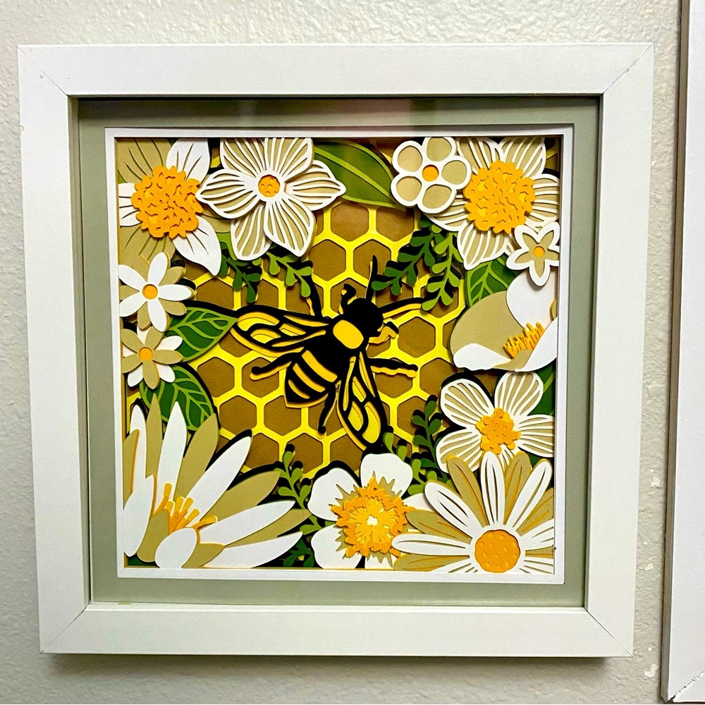 3D Bee Shadowbox - Picture 9 of 10